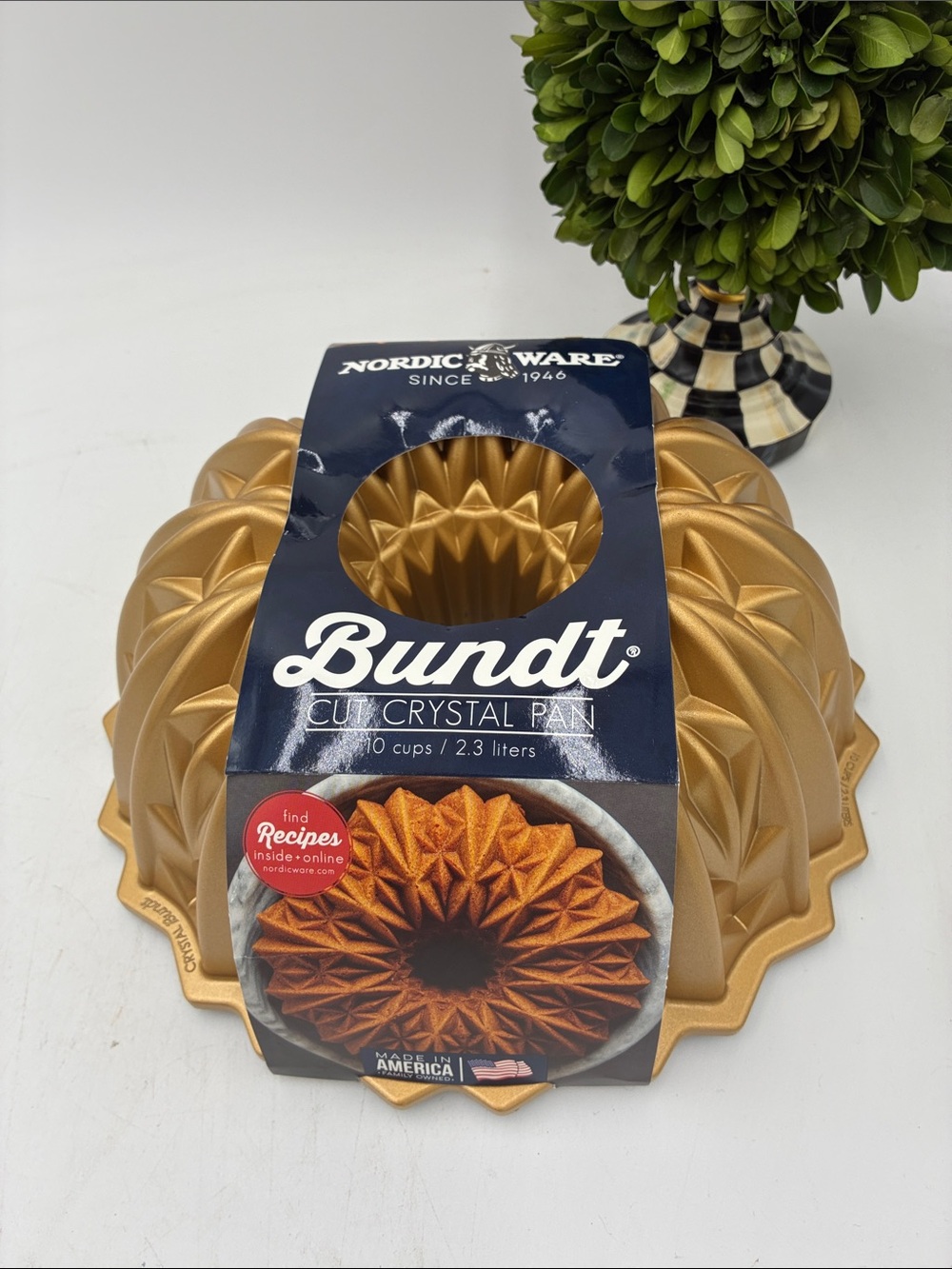 Nordic Ware Metallic Gold Classic Bundt Pan